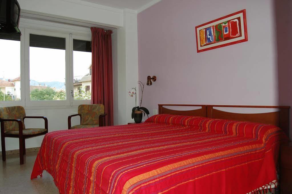 Hostal Torras Sant Hilari Sacalm Luaran gambar